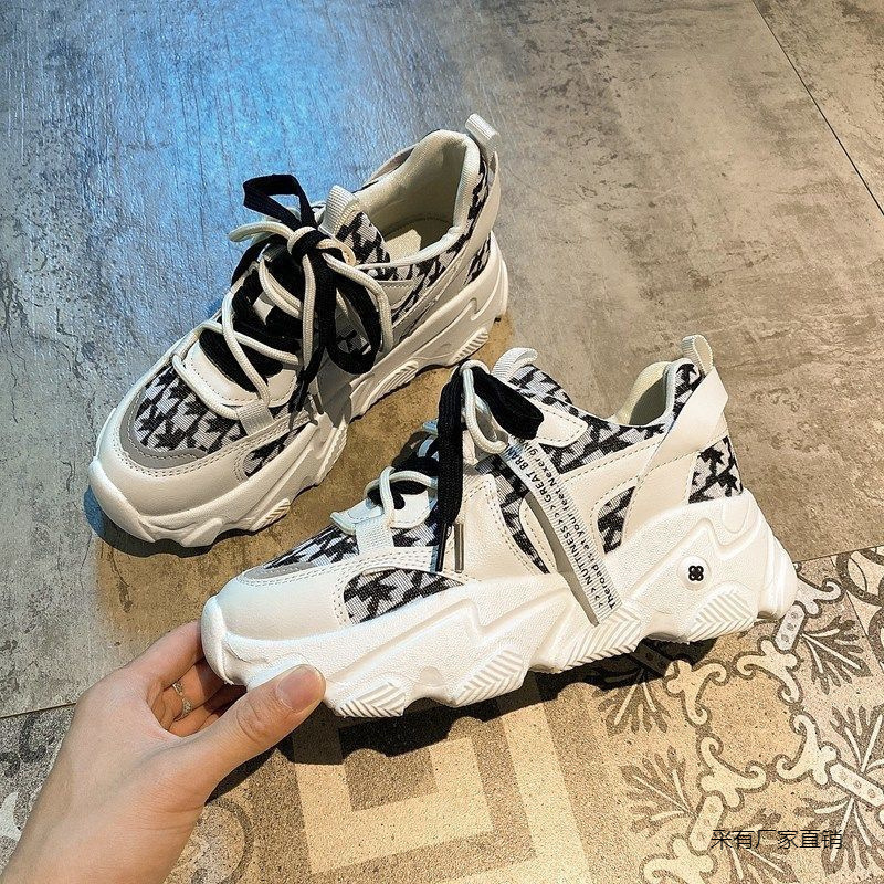 2025 New Women's Fashion Trendy Super Hot Male Designer Female Korean Version Style Versatile Elegant Lightweight Running Shoes Sports Shoes Tren