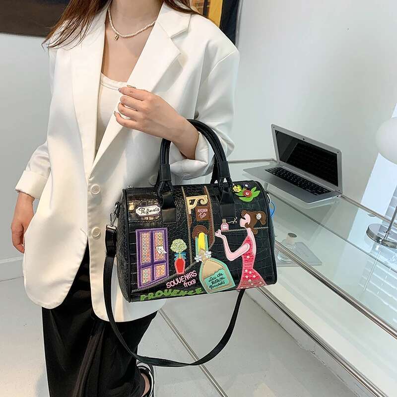 High Quality Boston Fashion Embroidered Shoulder Bags For Women Purse And Handbag Designer Crossbody Bag Cute Satchel