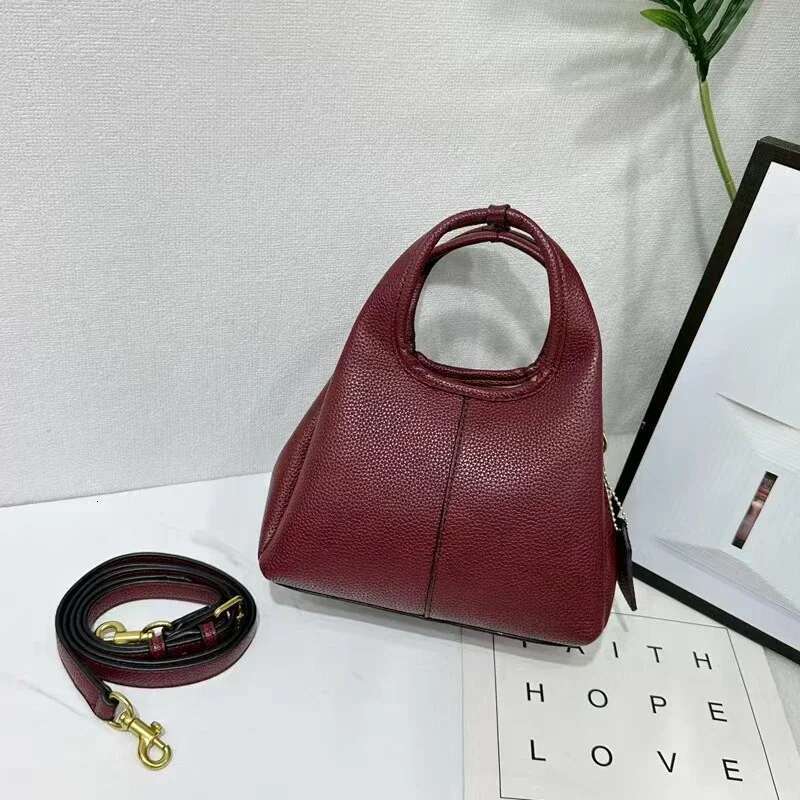 2025 P Ins Hot Fashion Women Designer Handbag High Quality Large Casual Retro Tote Bag