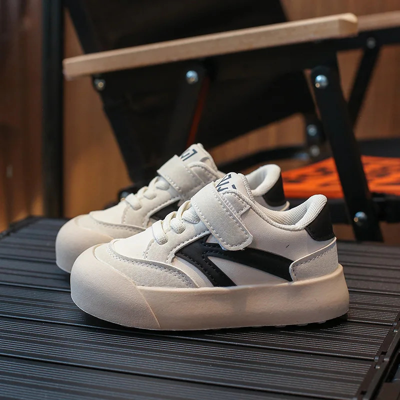 Low top childrens tennis shoes selling flat sports boys and girls casual platform soft soled school H02252 250303