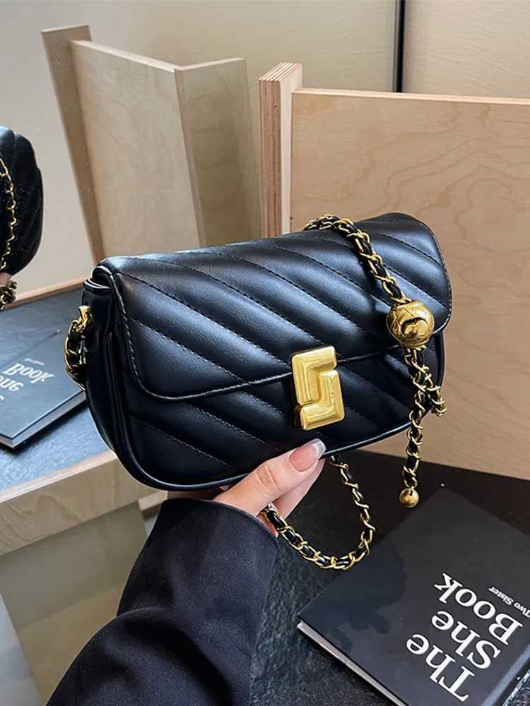 High quality exquisite lock buckle cross body bag 2024 new womens wine red texture chain bottom bag fashionable handbag Z250303