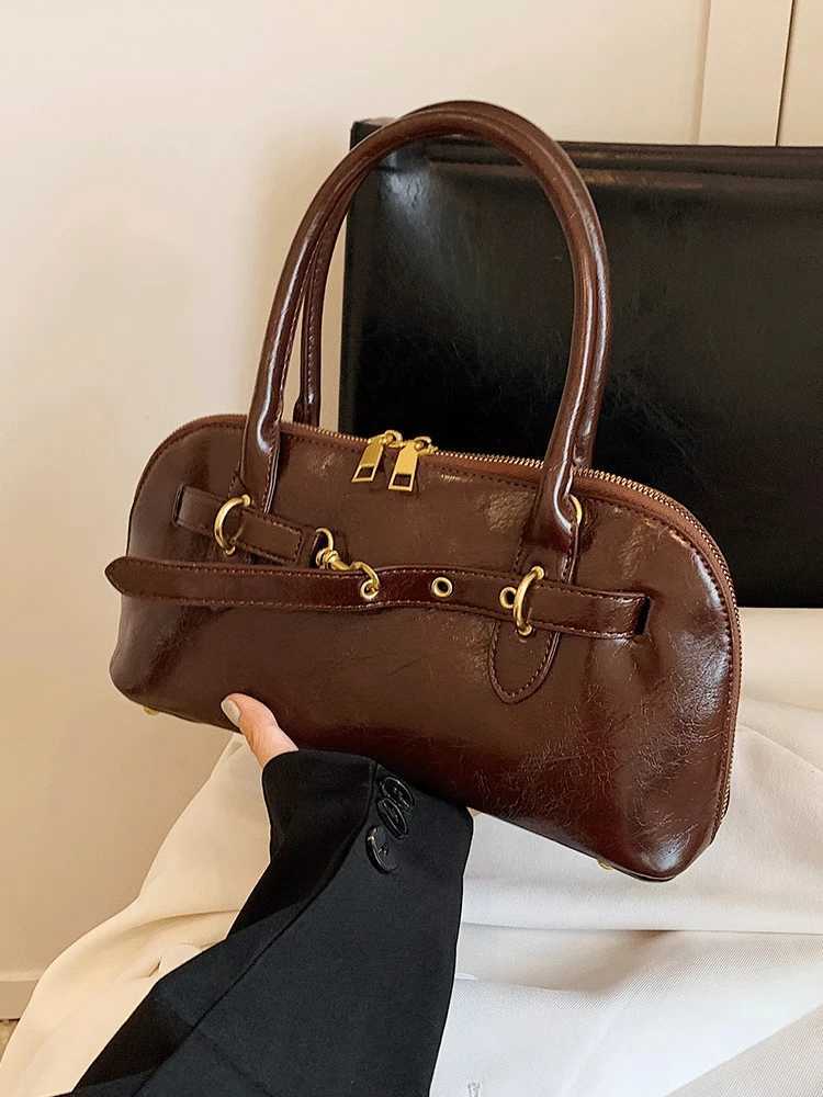 Oil Wax Leather Shoulder Bag 2024 Autumn New Solid Color Womens Handbag Womens Classic Red Wedding Bag Z250303