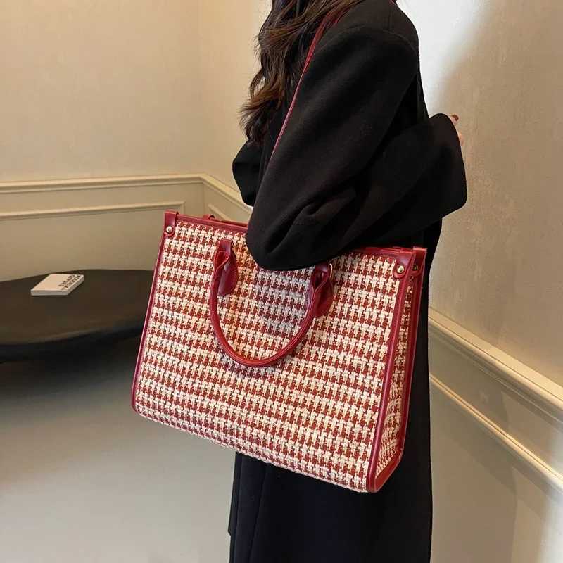 Red Love Heart Handbag For Women Large Capacity Cloth Travel Bag Fashion Hand Bag Houndstooth Female Portable Tote Bag Z250303