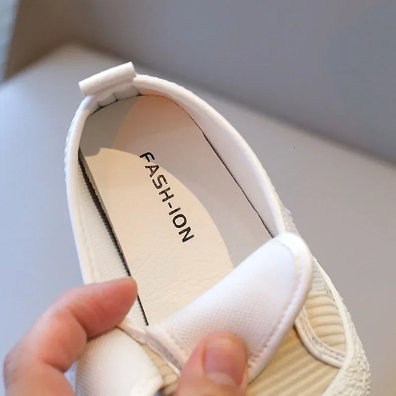 Striped fabric baby shoes slip on shallow every day girls and boys sports skin friendly childrens H09101 250303