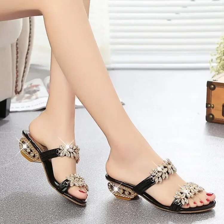 Summer 2025 New Beach Sandals Fashion Rhie Outdoor Slippers Flip ps Shoes Women Mujer