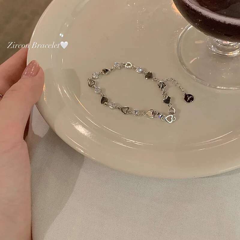 Y2K Zircon Ins Bracelets for Women Korean Fashion Sweet Girls Sparkg Hollow Heart Delicate Chain Bracelet Party Jewelry Gifts