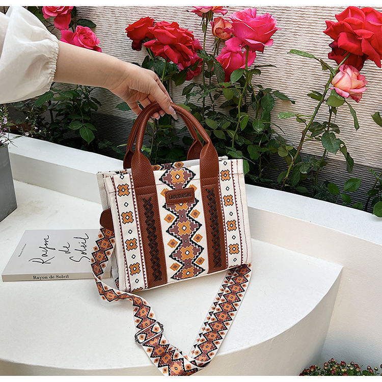 Women's Fashion Single Shoulder Crossbody Bag New Cotton And Hemp Printed Bohemian Portable Women's Bag