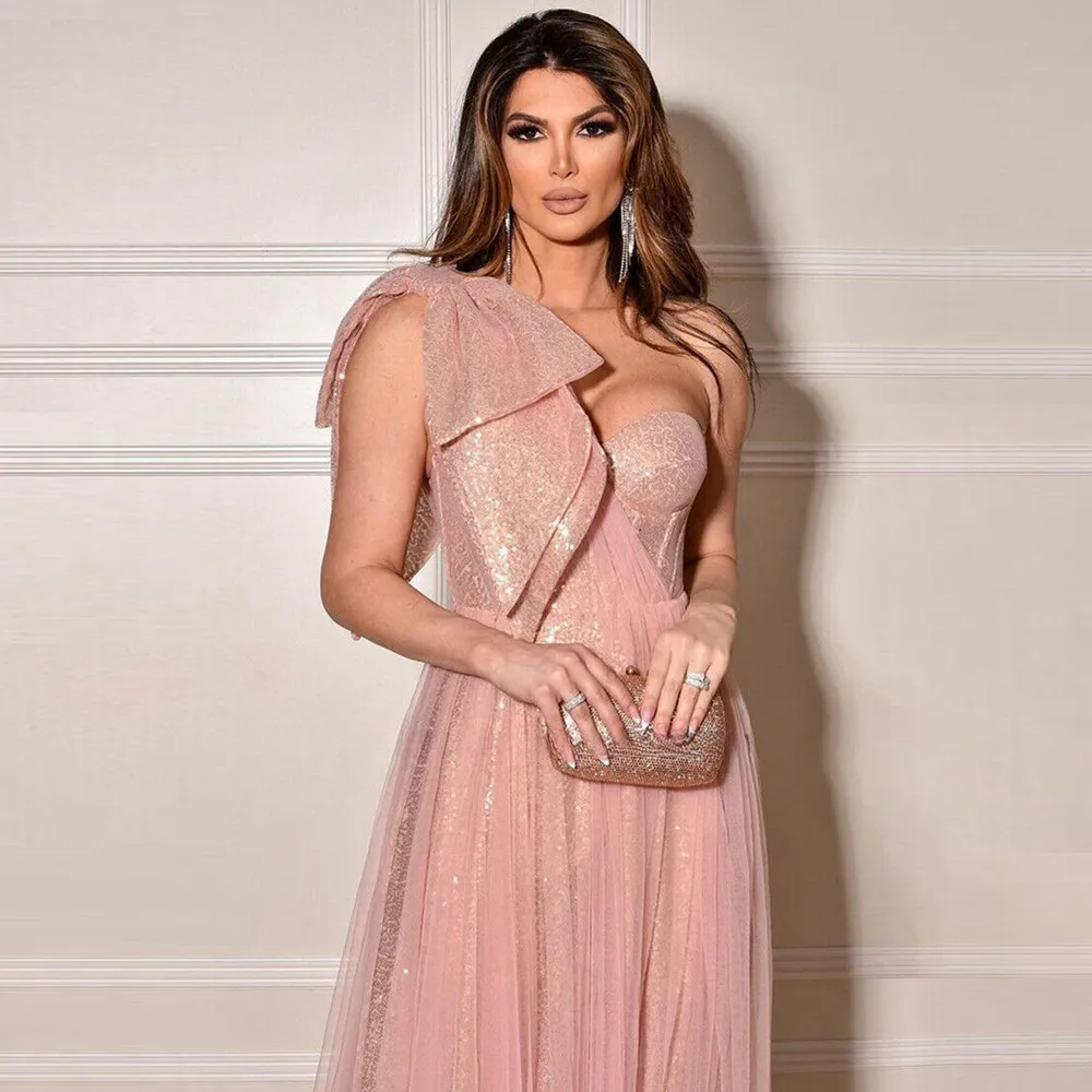 Dreamy Pink Prom Gown A-line Illusion Bow Sleeveless Sparkly Celebrity Banquet Dress Chic Formal Party Dress Long vestidos Zipper Back Evening Gowns