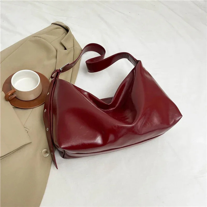 Trendy PU Selling Womens Crossbody Bag Solid Color Zipper Trendy Fashion Shoulder Bag Soft Simple Versatile Handbag 250303