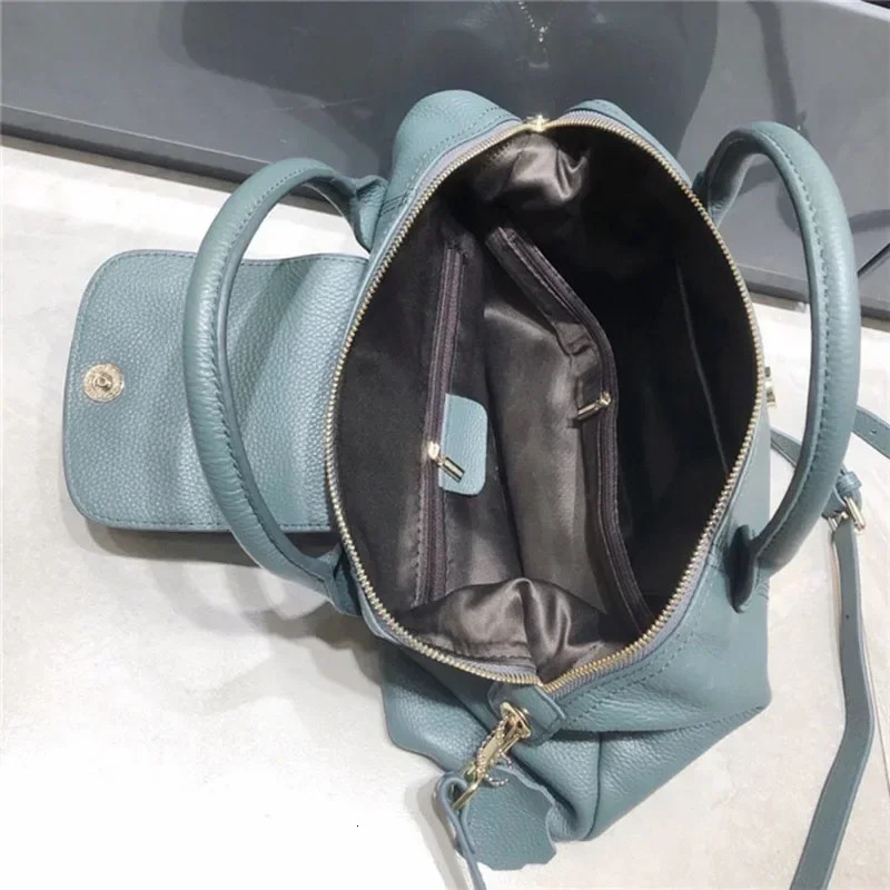 Genuine leather womens retro shoulder bag soft handbag cross body highquality classic black 250303