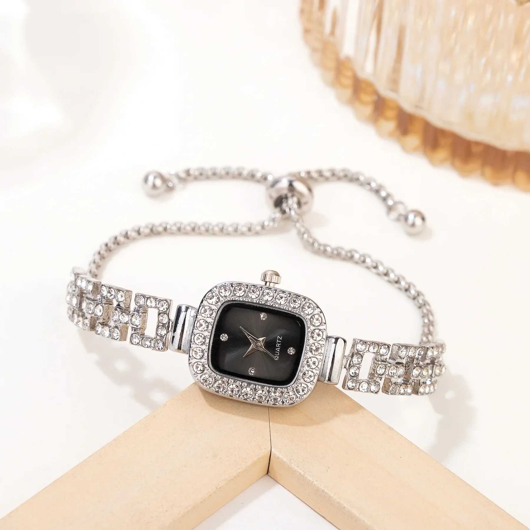 Luxury Bracelet Womens Diamond Crystal Elegant Quartz WatchXJ250304