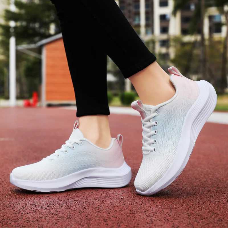 Casual Womens Thick Soled Running Mesh Light Lace Up Training Breathable Anti Slip Soft Sole Vulcanized Shoes Designer ShoesC250304