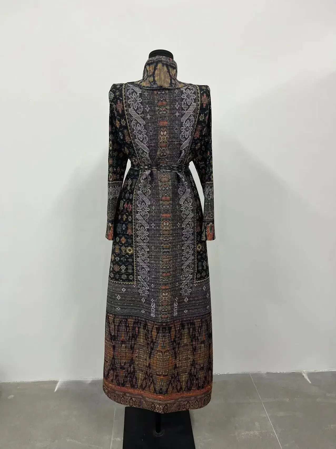 Miyake Pleated Print Foldable Collar Long Sleeved Trench Coat For Women 2024 New Winter Original Designer Fashion Cardigan Dress