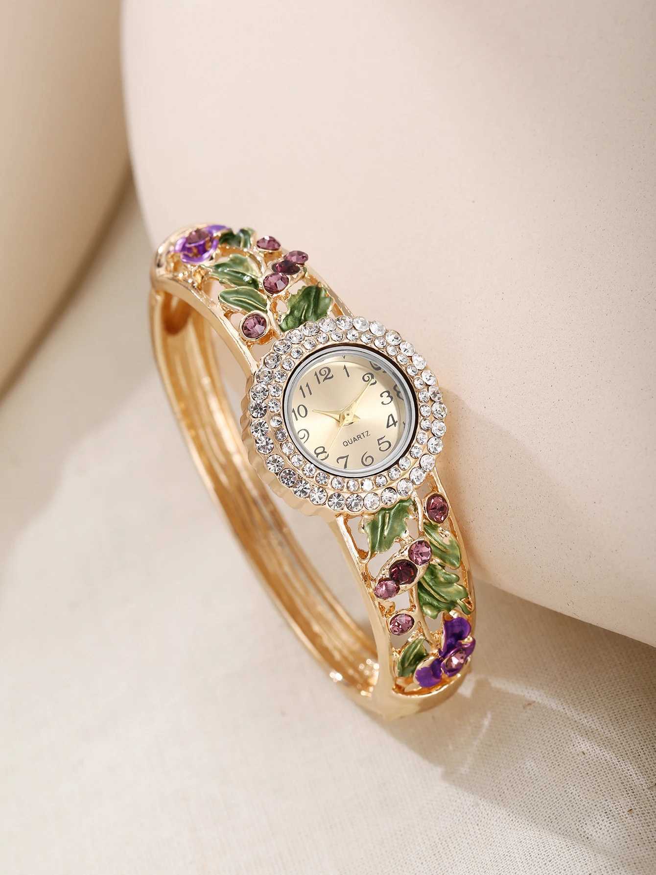 Womens New Retro Light Luxury Rare Quartz BraceletXJ250304