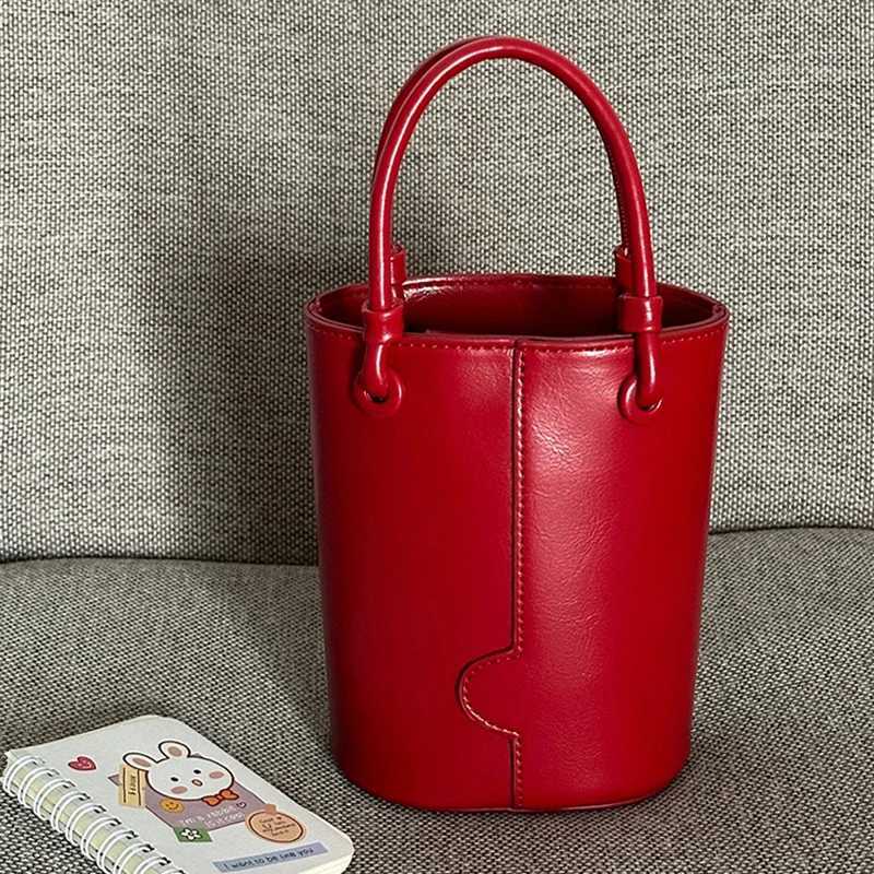 2024 New Chic Bucket Bags For Women Red Versatile One Shoulder Crossbody Bag Autumn Winter Commuting Shopping Handbags Z250303