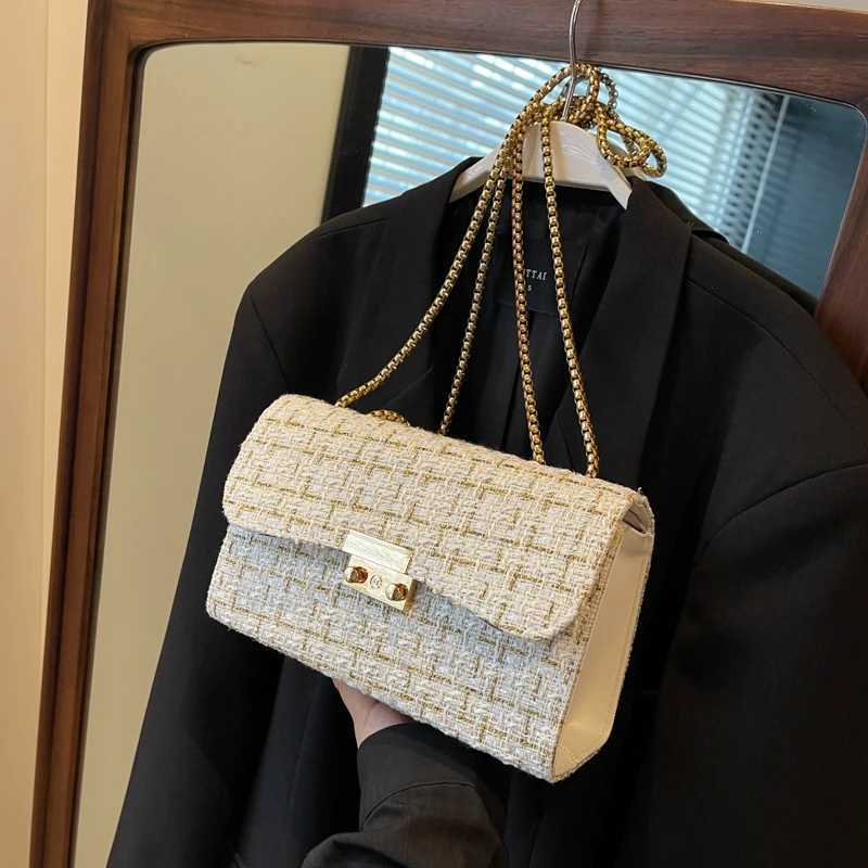 Christmas Wine Red Woolen Plaid Armpit Bag 2024 New Autumn/Winter Womens Exquisite Lock Crossbody Bags Simple Unique Handbag Z250303