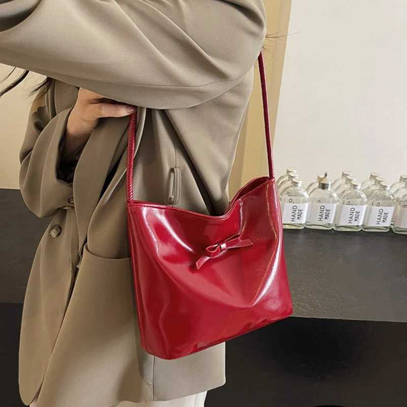 Trend Bow Red Bucket Bags for Women 2024 New Simple Commuting Handbag Korean Pu Leather Casual Versatile Womens Shoulder Bag Z250303
