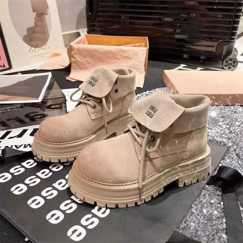 2025 Autumn Winter New Classic Style Brown Suede Leather Lace Up Short Boots WenS Platform Round Toe Square Heel Shoes Z250304