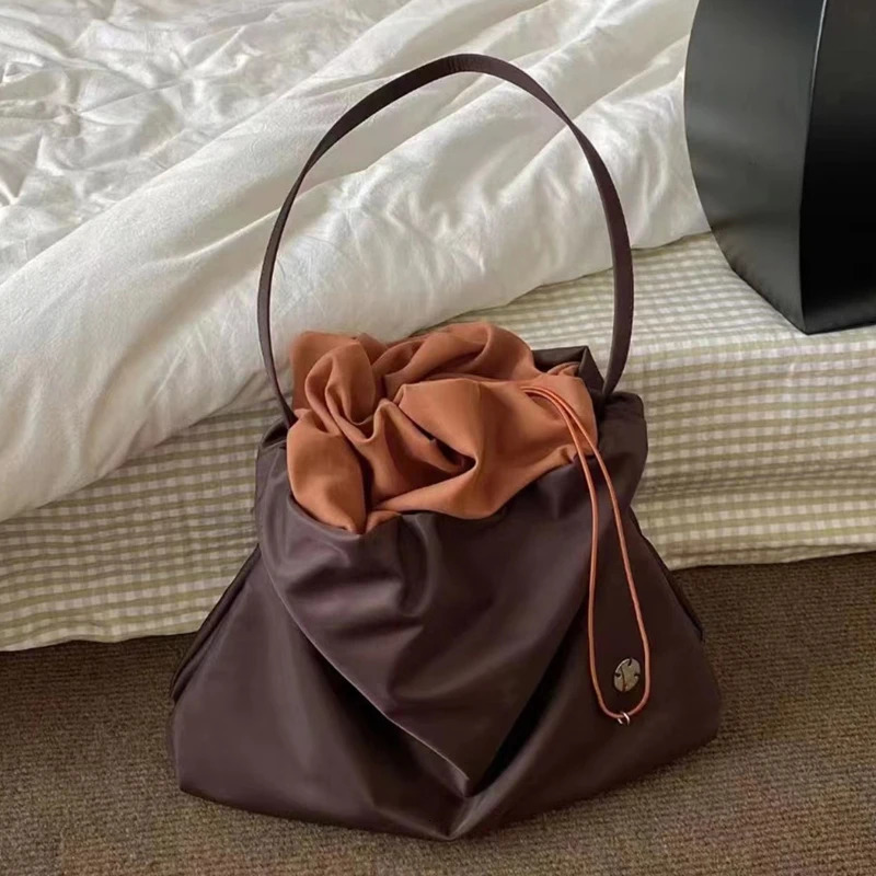Womens Nylon Shoulder Bag Handbag and Wallet Fashionable Simple Wrinkle Cloud Lower Arm Clutch Bag 250228