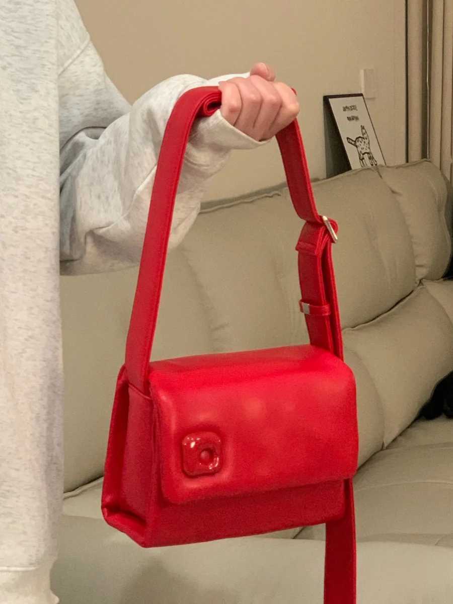Red soft leather simple shoulder bag womens fashion version bridal handbag temperature luxury designer wedding bag Z250303