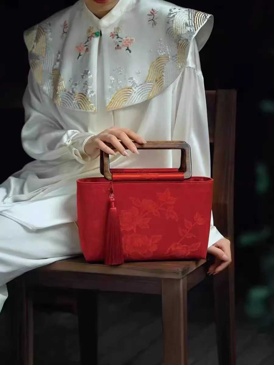 Classic Red Mother Gift Bag Fringe Tassel Designer Bags Women Vintage Womens Handbags Purses Z250303
