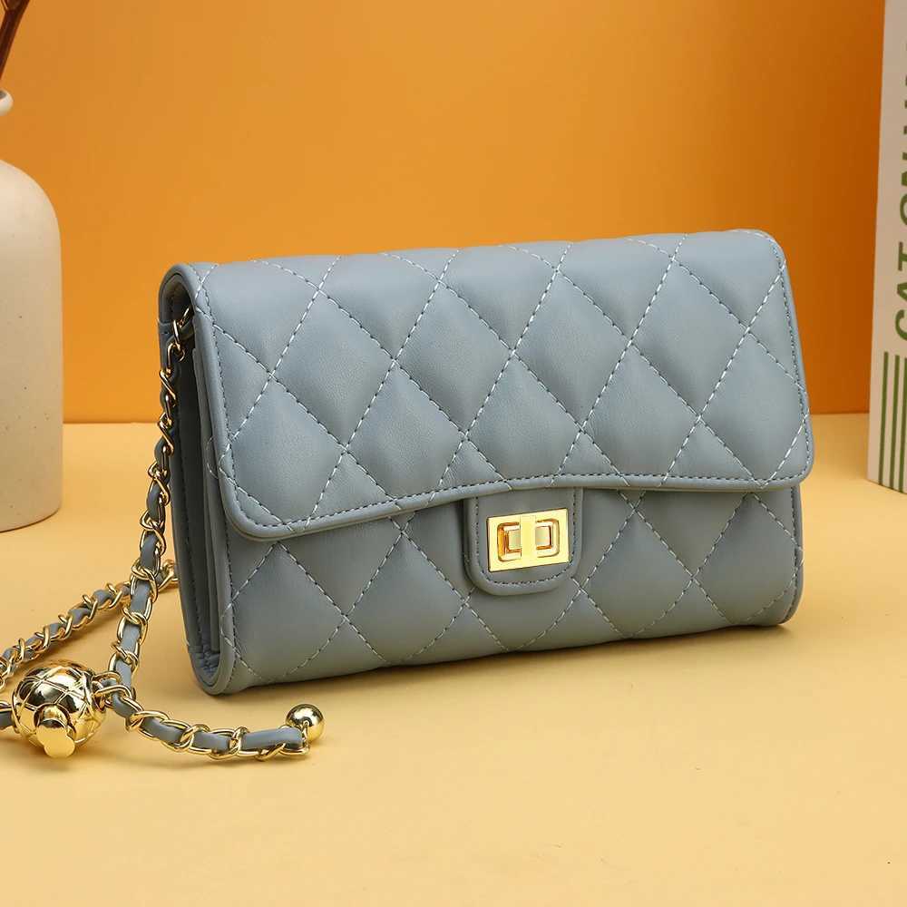 Grid shoulder bag with adjustable chain strap cross body bag suitable for female designers womens wallets and handbags womens red messenger bag Z25030