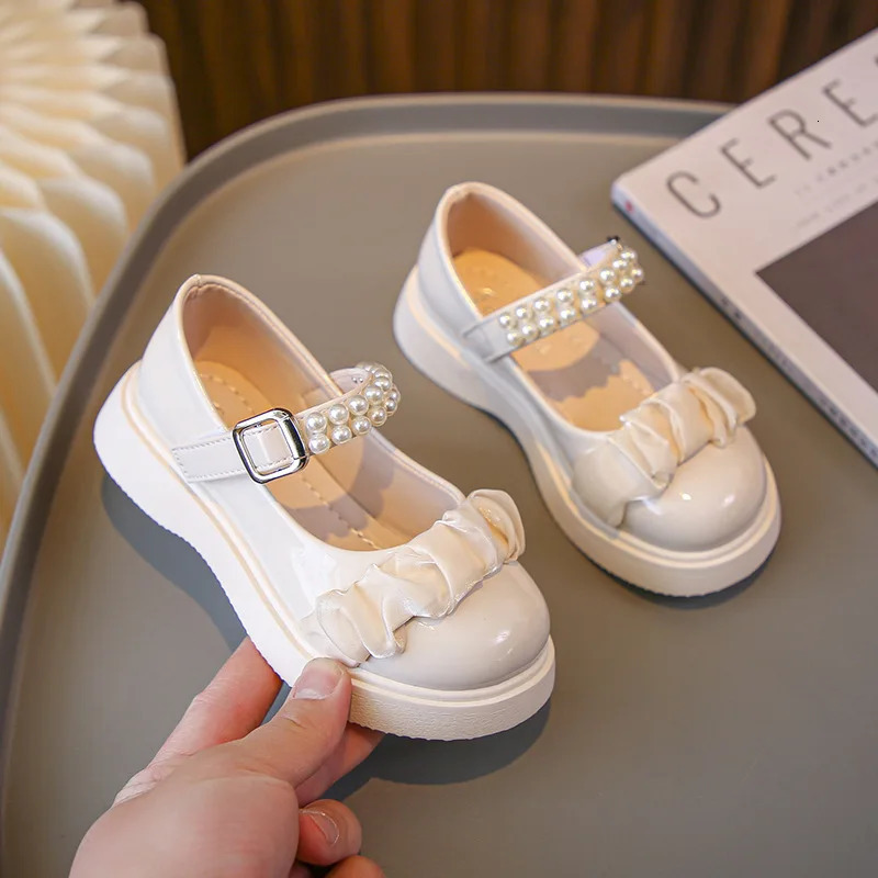 Spring and Summer Girls Leather Shoes Nonslip Glossy Pearls Bow Solid Color Simple Baby Casual Kids Loafers 250303