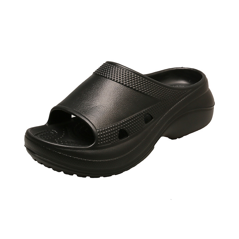 designer sandals Thick soled slippers in summer 2025, new outdoor fashion, beach and beach, feeling of stepping on poop for women