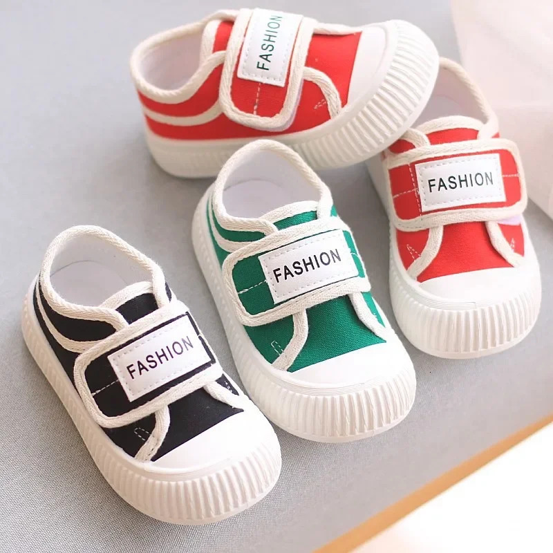 Spring and autumn fashion childrens canvas shoes casual sports boys girls soft rubber sole flat 2126 250303