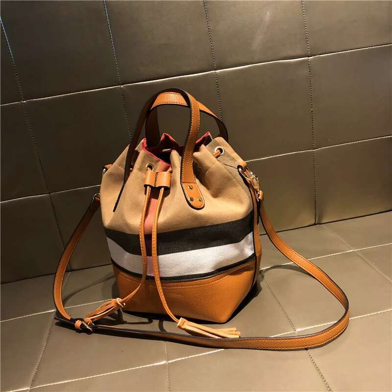 Fashionable Plaid Women Canvas Barrel Bucket One Shoulder Crossbody Bag Female Designer Purses And Handbag Pouch 2024