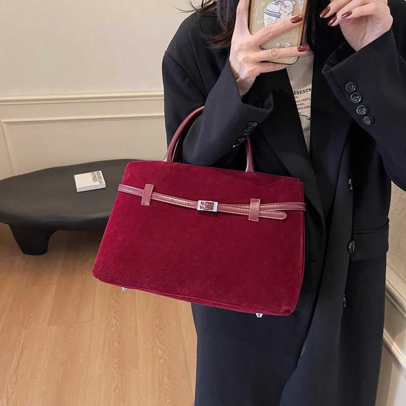 Ladies Wine Red Suede Commuter Tote Bag 2024 New Autumn/Winter Magnetic Buckle Closure Large Capacity Handbag Office Briefcase Z250303