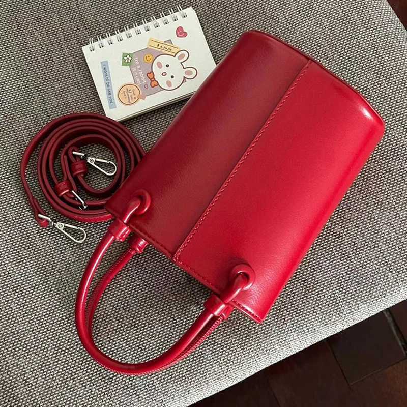 2024 New Chic Bucket Bags For Women Red Versatile One Shoulder Crossbody Bag Autumn Winter Commuting Shopping Handbags Z250303