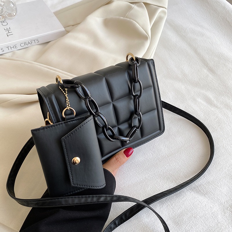 Fashionable Solid Color Shoulder Bag with Thick Chain - Casual Small Square Handbag
