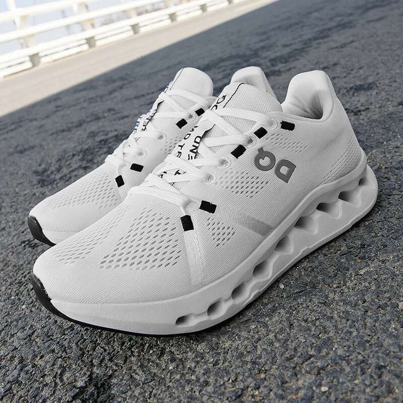 Men Running Sneakers Women Lightweight Sport Classical Mesh Brea thable Casual Shoes Male Fashio n Moccasins Sneaker