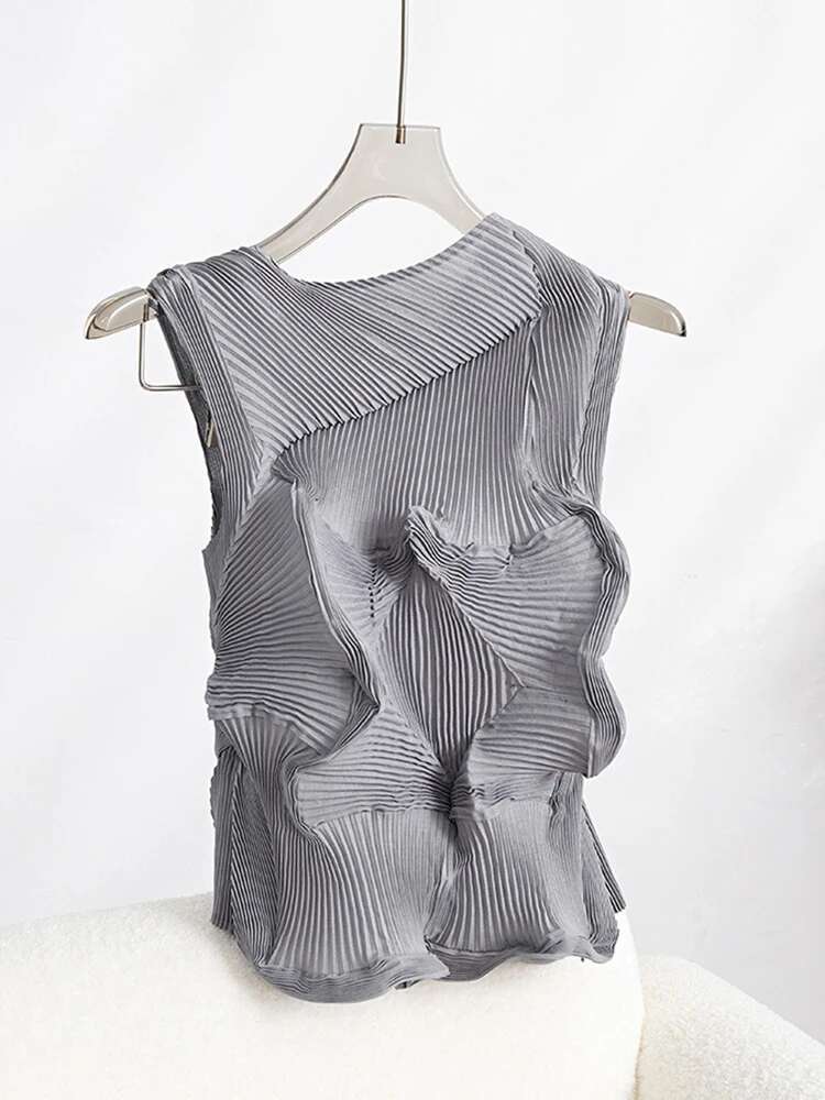 LANMREM Solid Pleated T-Shirt For Women Irregular Round Neck Sleeveless Designer New Tops Female Clothing 2025 Summer 2Ya1040