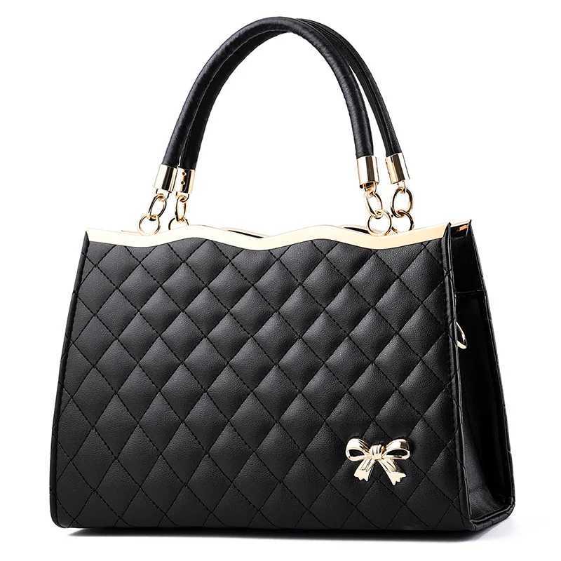 Trendy internet red classic diamond shaped womens handbag simple stylish and atmospheric texture with cross pockets on each shoulder Z250303