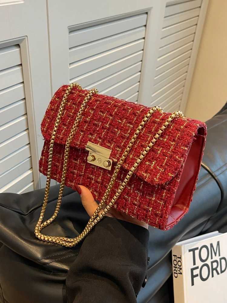 Christmas Wine Red Woolen Plaid Armpit Bag 2024 New Autumn/Winter Womens Exquisite Lock Crossbody Bags Simple Unique Handbag Z250303