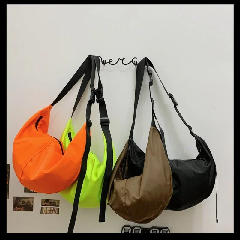 Mens and womens shoulder bag leisure student bag high quality Oxford womens messenger bag waterproof outdoor fitness bag 250303
