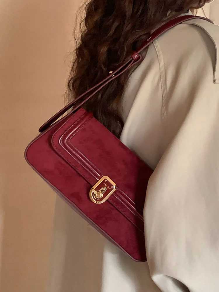 Womens Plush Simple Solid Shoulder Bag Fashion New Metal Buckle Womens Ten Font Square Bag Z250303