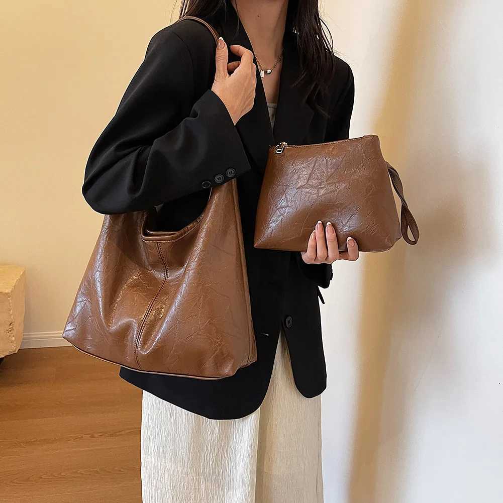 Soft PU leather shoulder bag vintage wine red womens shoulder bag commuting large handbag womens wedding handbag Z250303