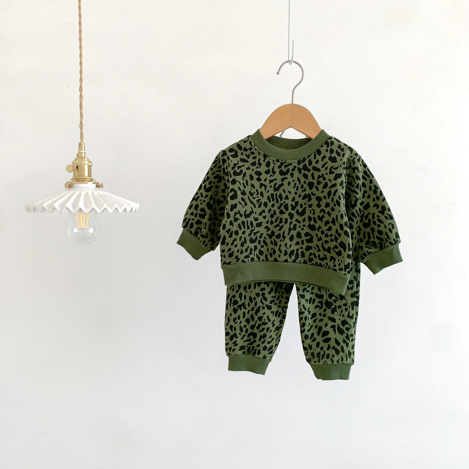Spring and autumn baby clothing super cute boy leopard print hoodie pure cotton long sleeved shirtpants 2 sets 3-36 months old 250304