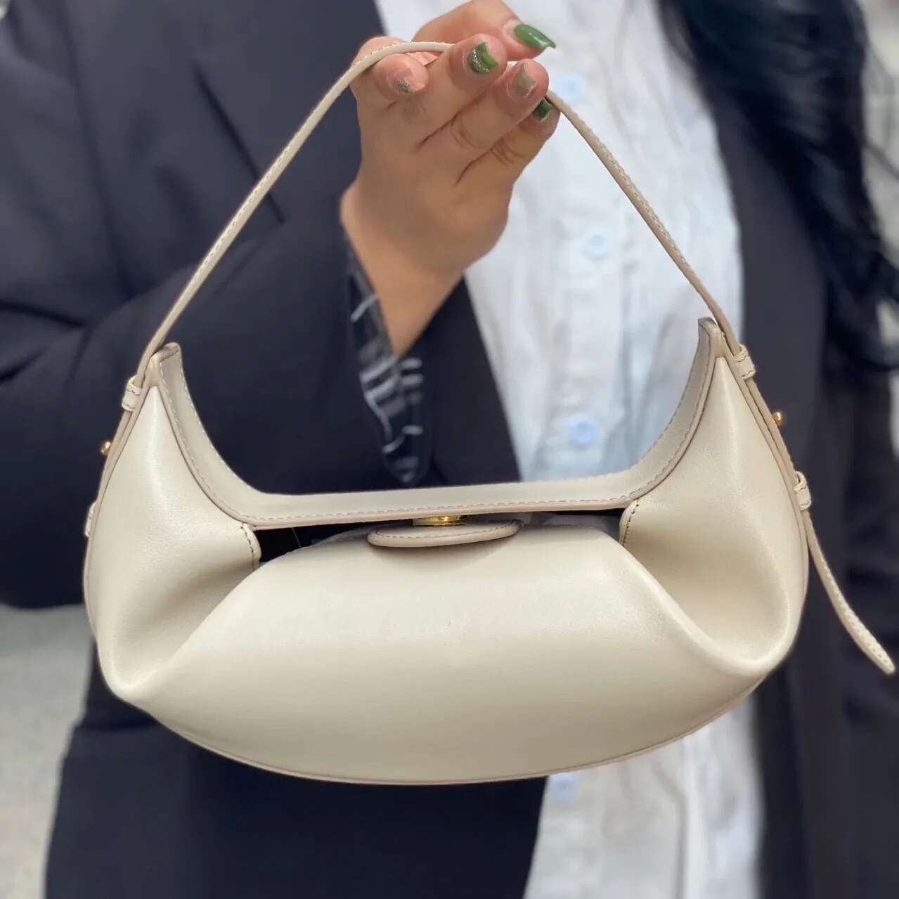 High Quality Shoulder Retro Leather Cloud Fold Fashion Brand Design Portable Handbag Trend Women's Bag
