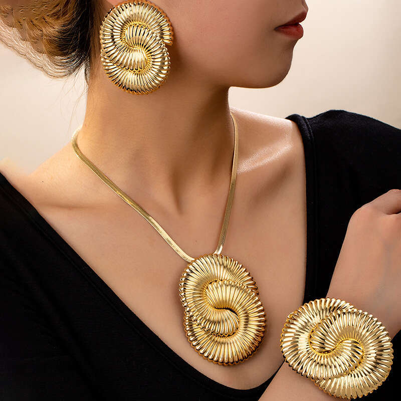 designer jewelry 3 fashionable and personalized exaggerated metal geometric circles twisted ripple women's earrings necklace jewelry set