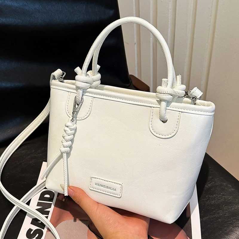 Fashion Versatile Red Handbags For Women 2024 New Simple PU Leather Crossbody Bags Shopping Commuting Female Bucket Purses Z250303
