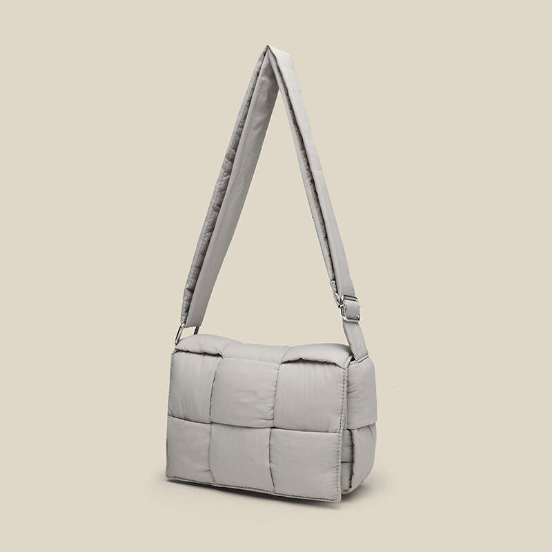 Diagonal Cross Women's New Popular Single Shoulder Niche Woven Bag, High-End Three Grid Space Cotton Bag