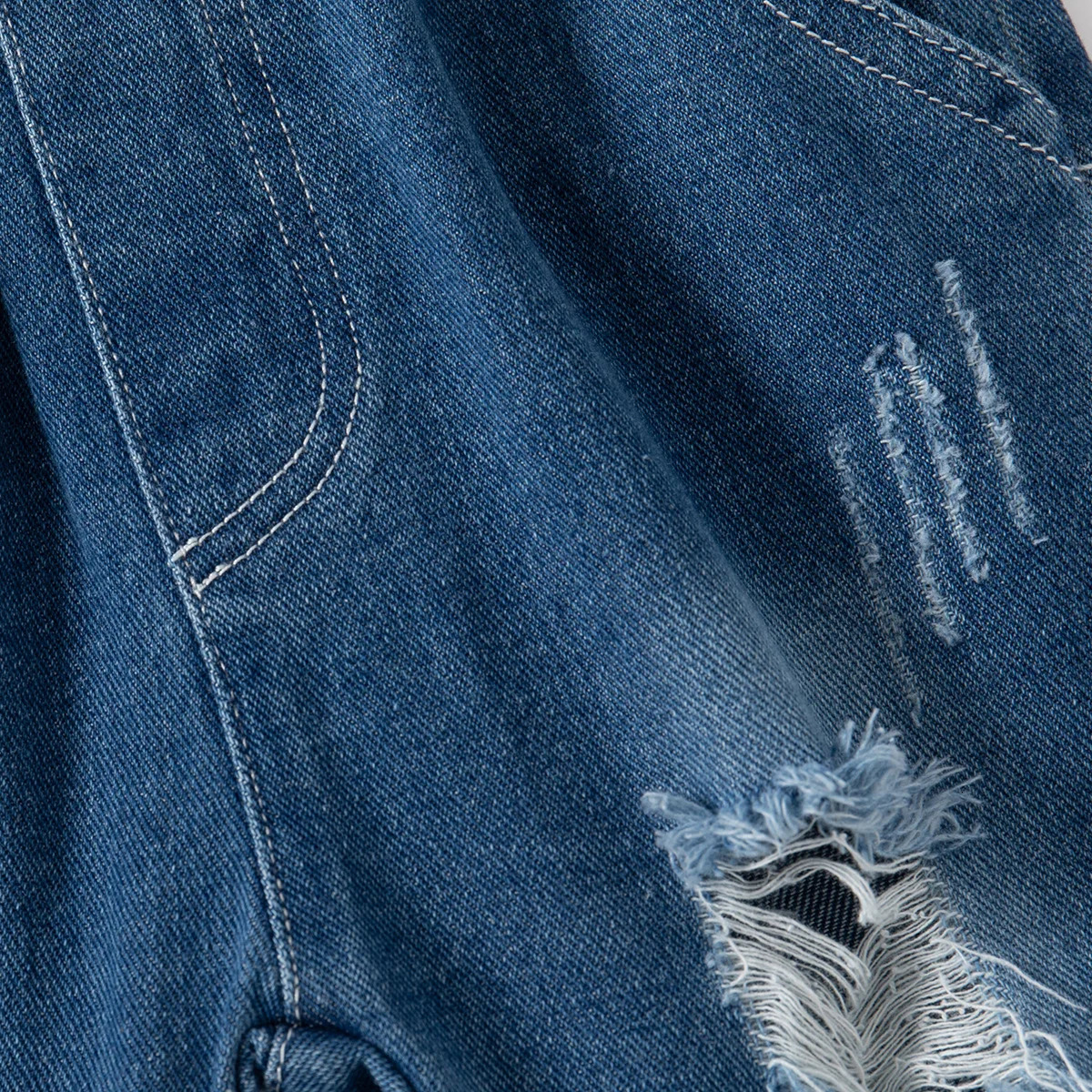 Summer Boys Fashionable Ripped Jeans Children Casual Letter Shorts 28Years Kids Elastic Waistband Denim 250303