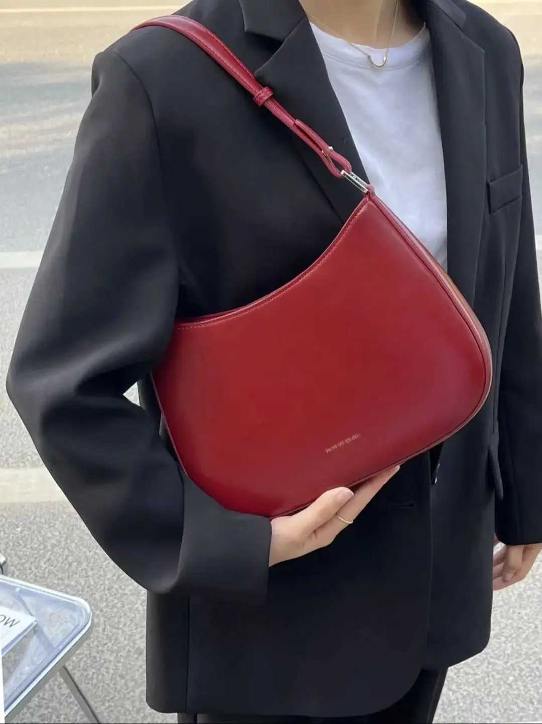 Miyagawa Fashion Korean Texture Red Bag Womens 2024 New French Single Shoulder Crossbody Small Bags Z250303