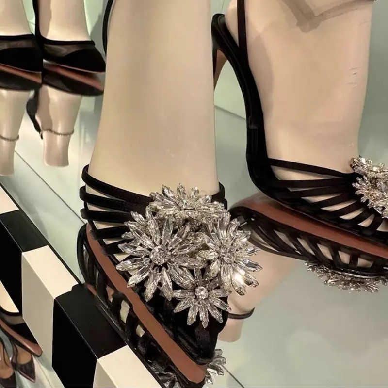 2024 Summer Pointy With Rhiner Flower Ran Sandals Wens New Sexy Hollow-out Beautif High H Luxury Shiny Pumps Z250304