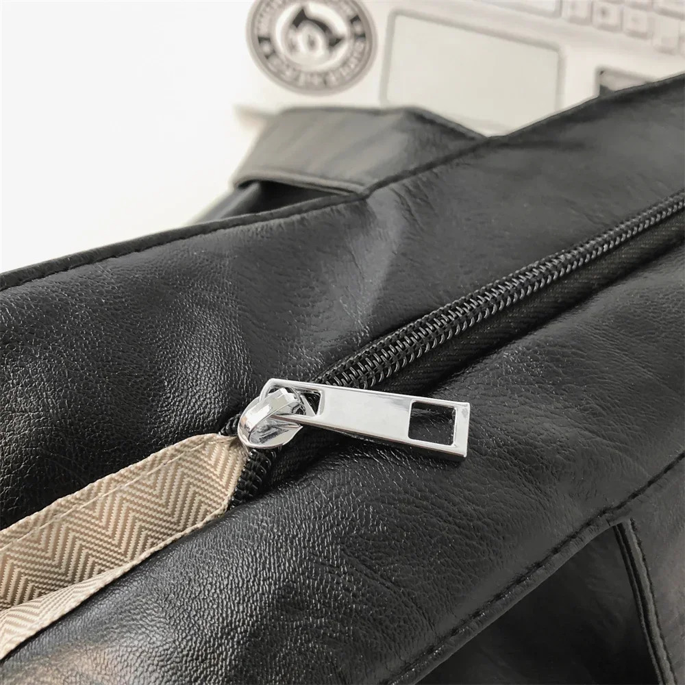2024 Black Handbag Lightweight and Large Capacity Soft Leather Shoulder Bag Unisex Simple and Fashionable Crossbody Bag 250305