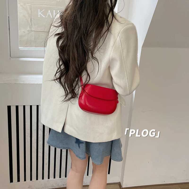 Vintage Wine Red PU Mini Cross Bag 2023 New Womens Smooth Magnetic Buckle Shoulder Bag Light Luxury Elegant Phone Bag Z250303